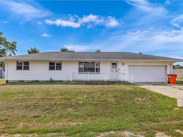 2 Sunrise Ln N, Bethany, IL 61914