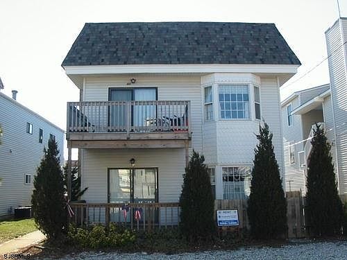 1st image of 814 Brighton Place