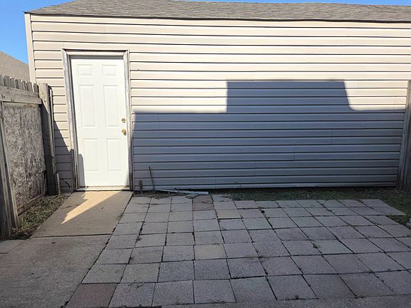 5th image of 1301 Eastgate Dr