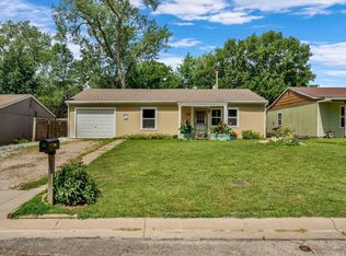 1527 Lindenwood Ln, Lawrence, KS 66044