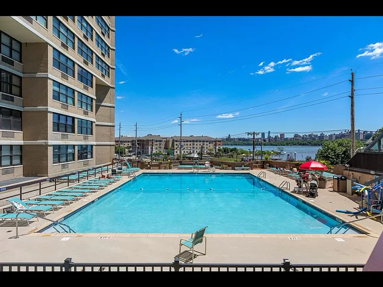 7002 Boulevard East #20G — Photo 10