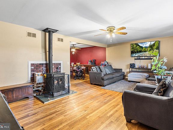 4th image of 7 Chambers Rd