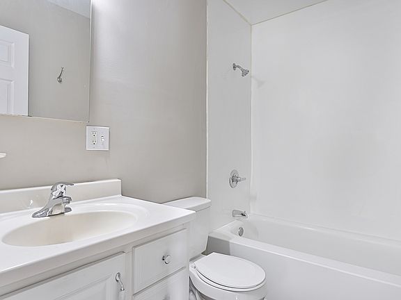 4th image of 3845 19th St