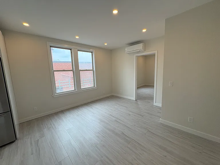 3068 45th St #3RR — Photo 6
