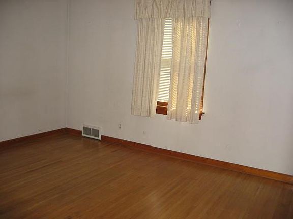 4th image of 1108 E Elm St