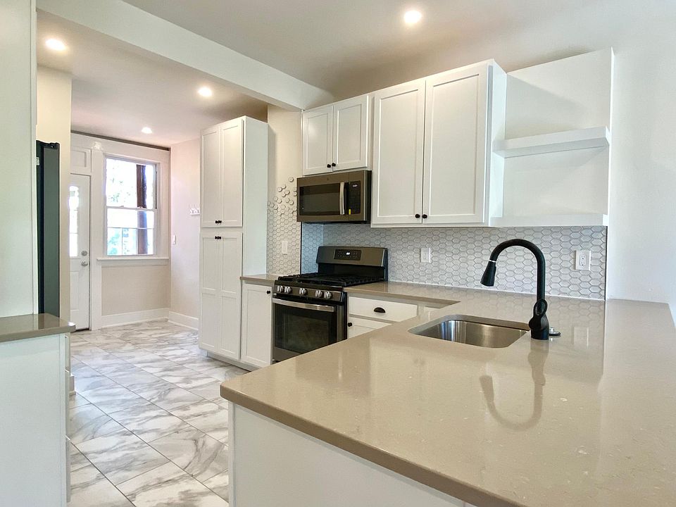 Quartz counters, Slate appliances