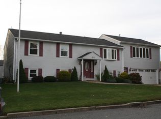 105 Brook Spring Dr, Warwick, RI 02889