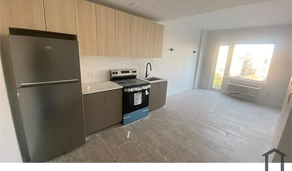 2nd image of 2103 Union St #4G