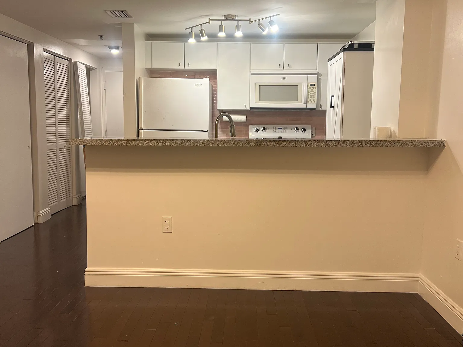 Studio, 440 sqft, $1,800 — Photo 3