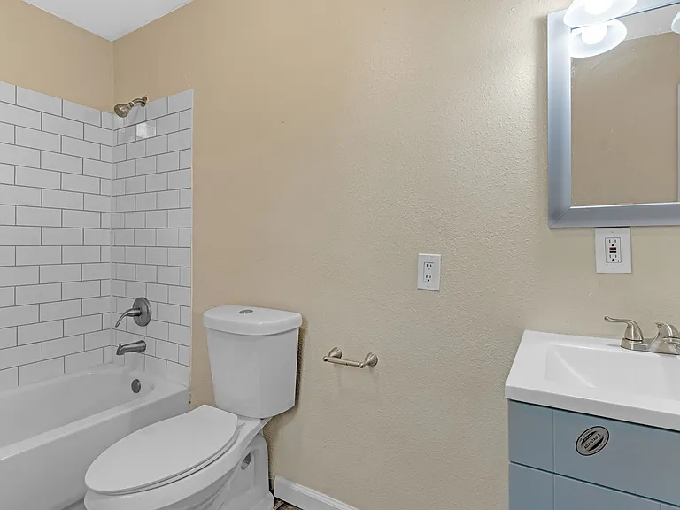 926 N Corona St — Photo 7