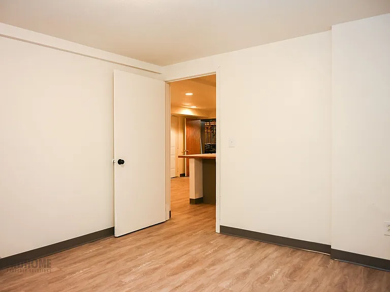 315 Summit Ave Tri-Plex — Photo 10