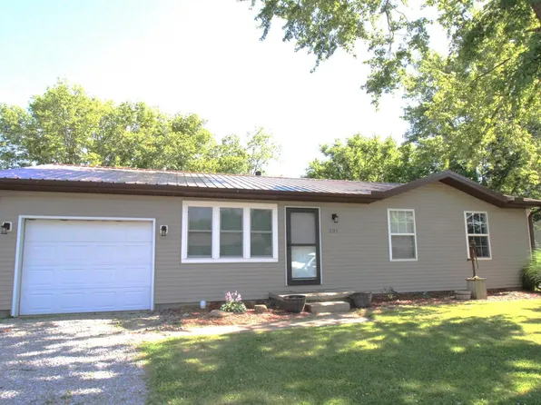 201 Westport Dr, Salem, IL 62881