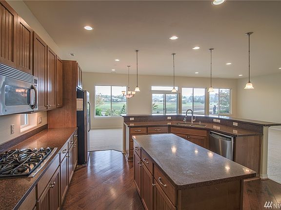 3rd image of 4346 Vashon Dr NE