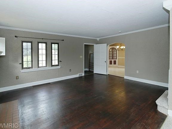 5th image of 214 Orchard Ave