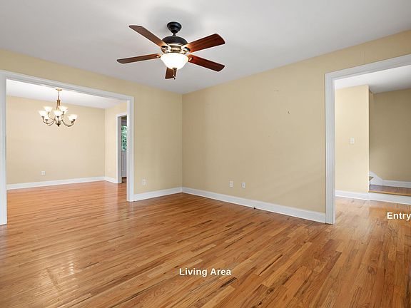 5th image of 818 Dartmouth St