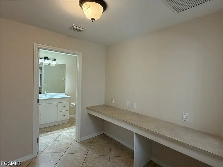 3527 NE 19th Pl — Photo 15