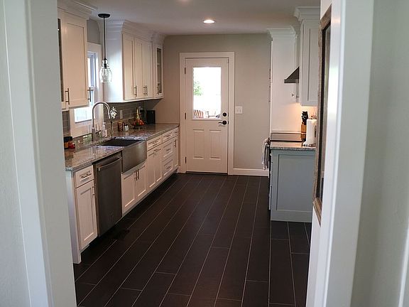 4th image of 1015 W 77th St