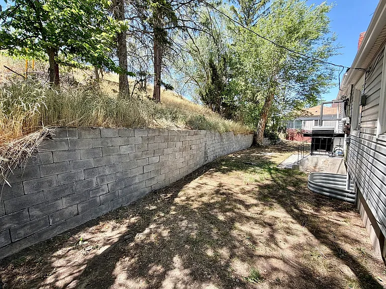 9 & 7 Foothill Blvd — Photo 13