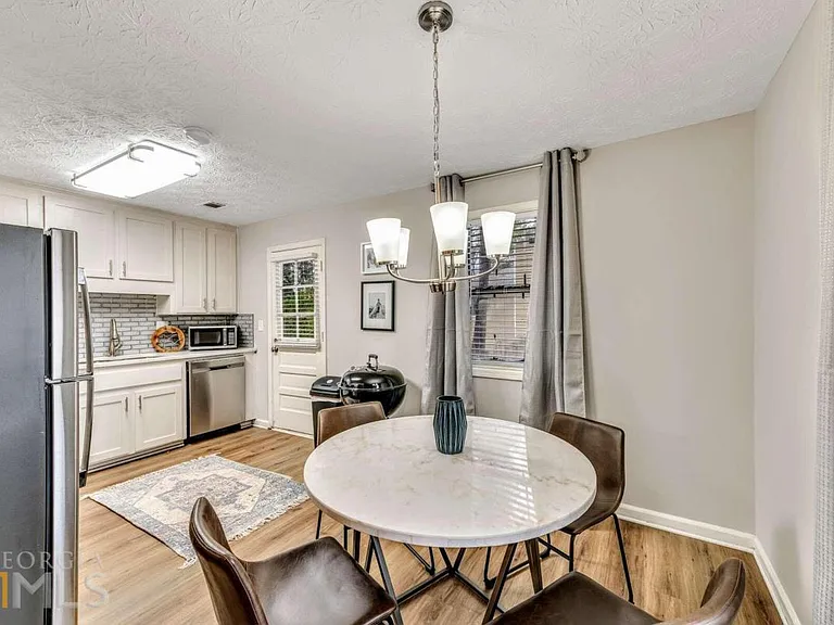 210 Booth Rd SW #B — Photo 6