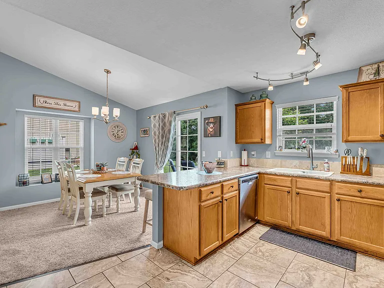 2628 Sawgrass Dr — Photo 12