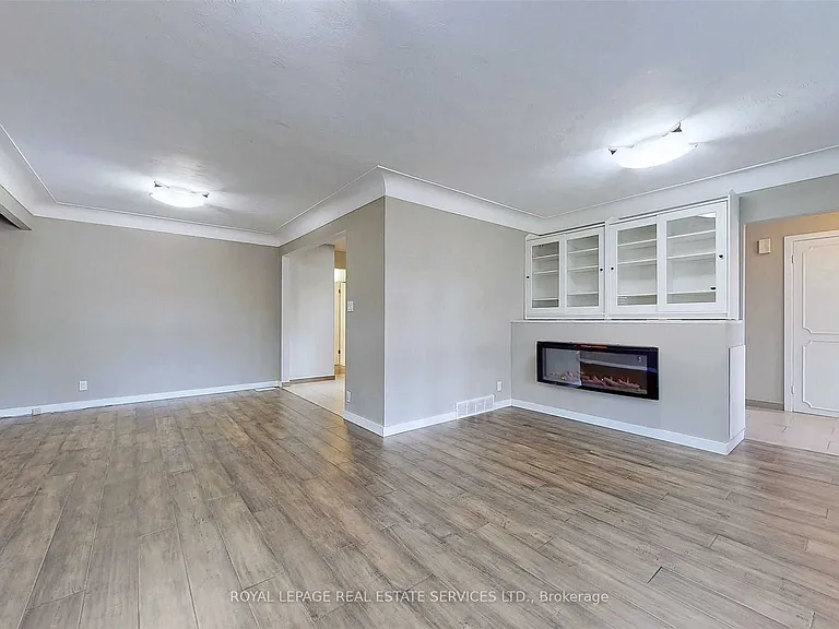 4 McMaster Ave — Photo 7