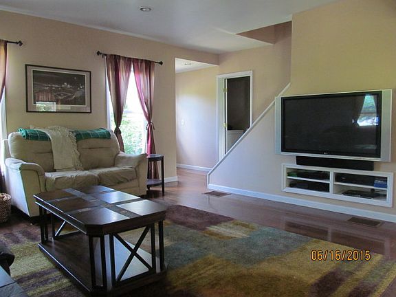 4th image of 21 Pine St