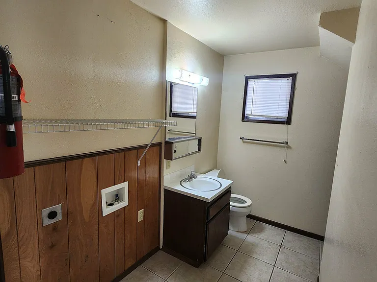 1232 E 3rd St #1 — Photo 4