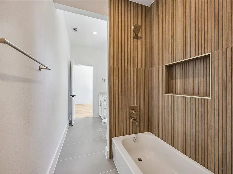 1032 W 17th St #A — Photo 14