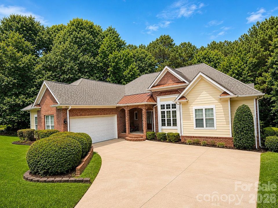 1st image of 138 Fox Hunt Dr