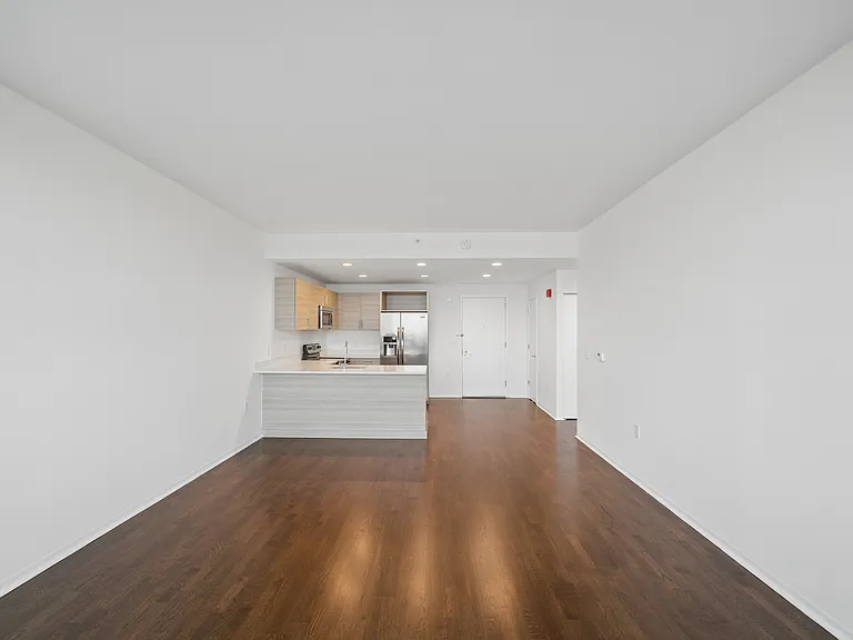 2032 1/2 Hudson St #503 — Photo 3
