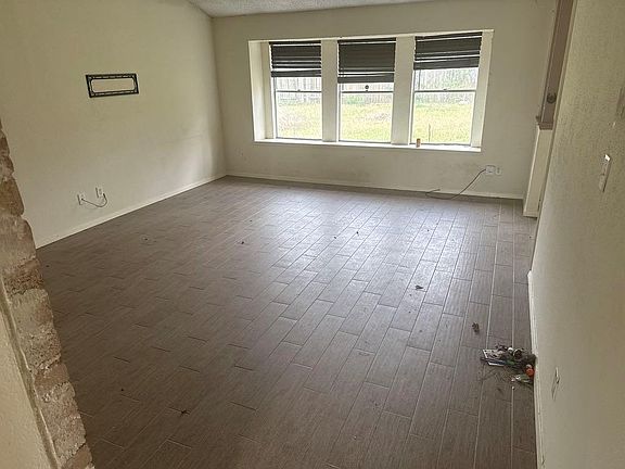 3rd image of 4707 Glendower Dr