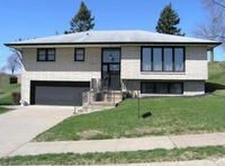 3270 Cider Rdg, Dubuque, IA 52001