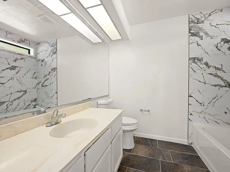 7415 Creekfield Dr — Photo 28