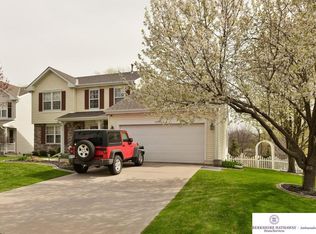 15704 S St, Omaha, NE 68135