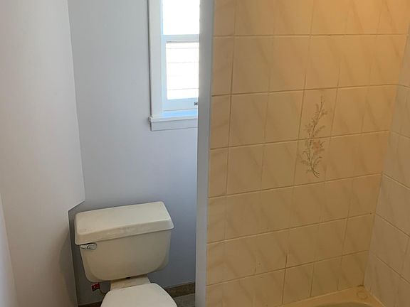 3rd image of 3335 S Hoyne Ave