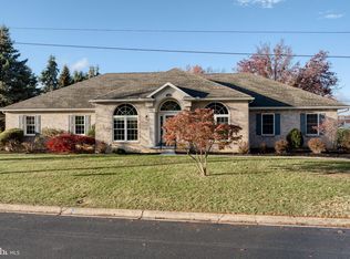301 Paula Dr, York, PA 17402