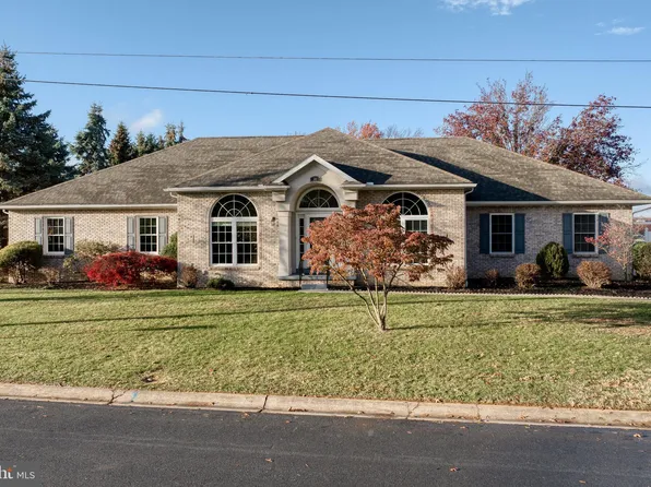 301 Paula Dr, York, PA 17402