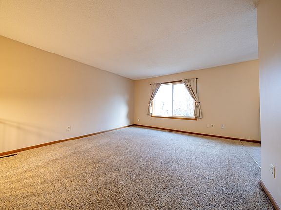 3rd image of 12933 Oliver Ave S
