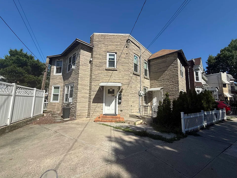 73 Sanford Pl #2