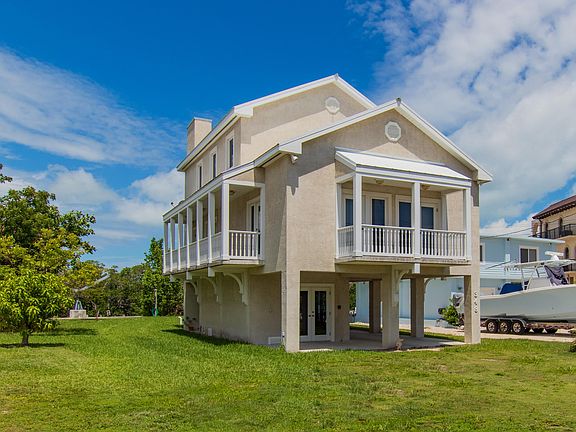 4th image of 348 S Coconut Palm Blvd