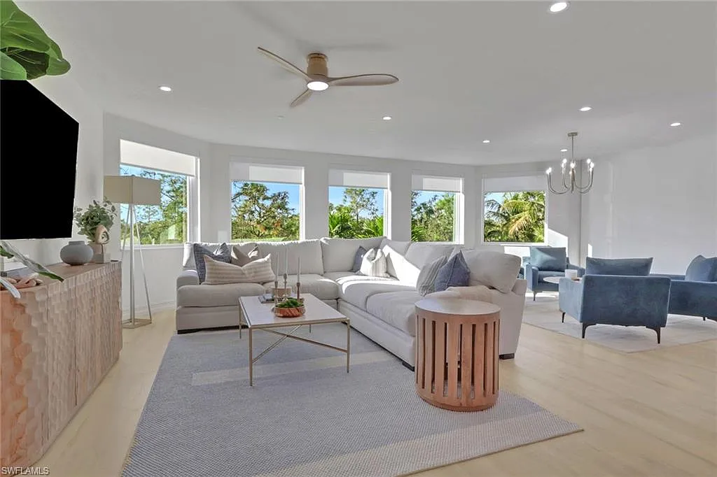 2728 Tiburon Blvd E — Photo 1