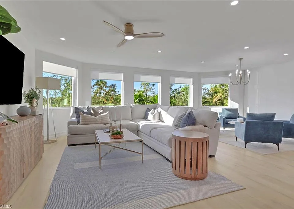 2728 Tiburon Blvd E #302