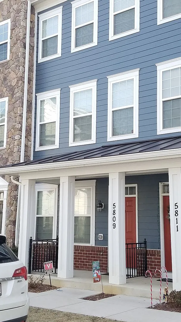 5809 Lois Ln photo 1