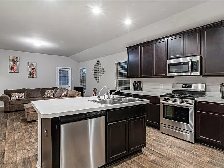 518 Poppy Field Ct — Photo 15