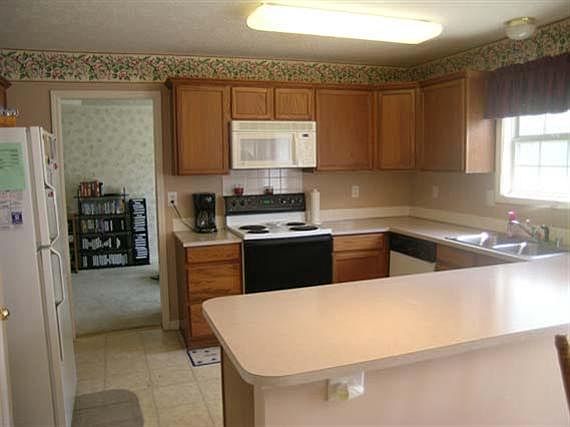5th image of 420 Perry Dr