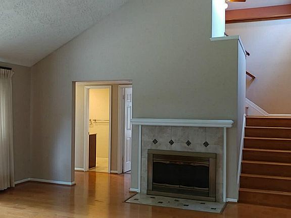 5th image of 2402 Hartman Dr