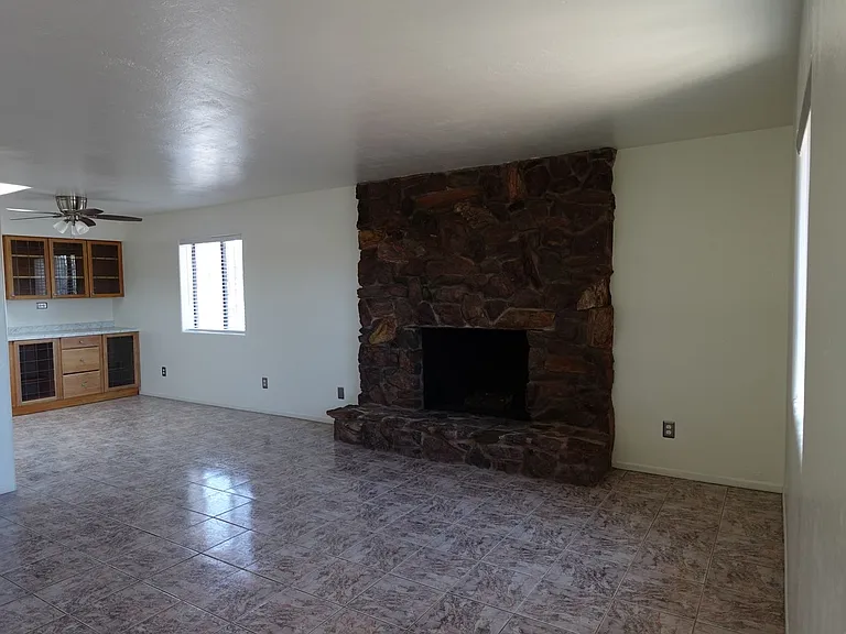 1015 N Columbia Ave — Photo 4