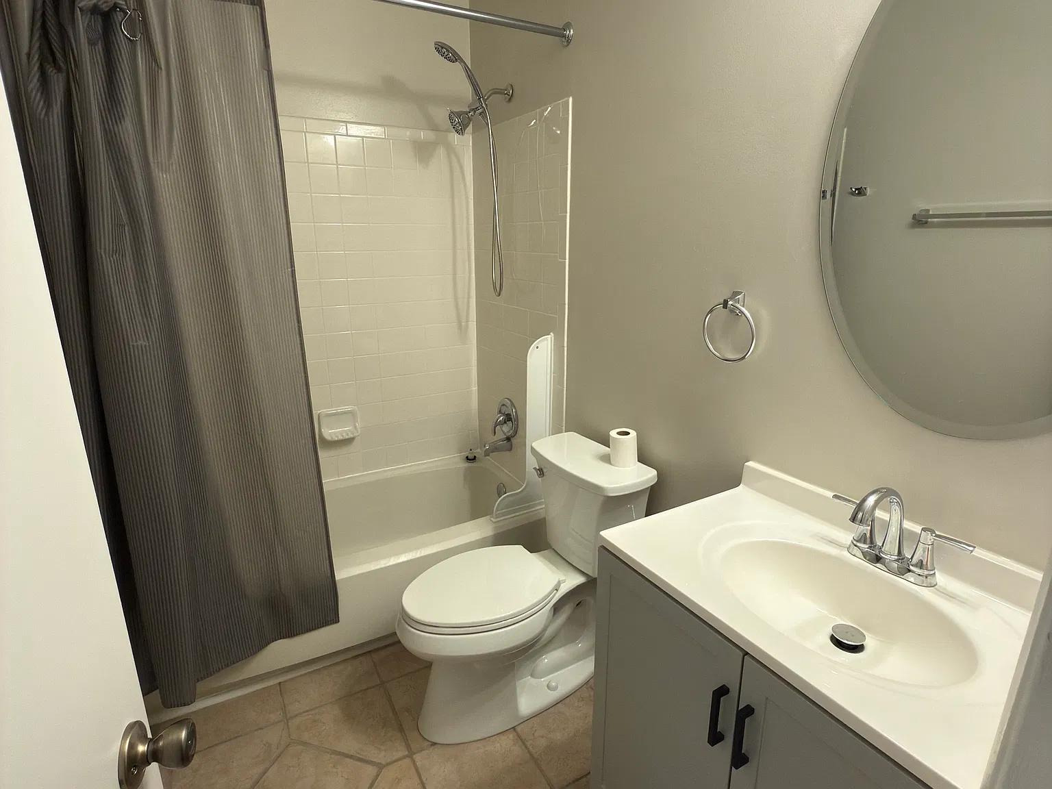 1 bed, $900 — Photo 1