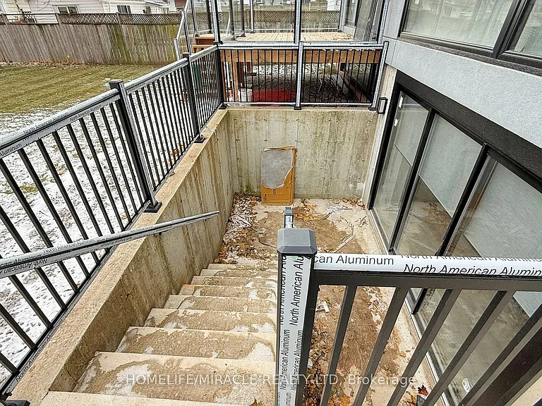 150 Stewart St — Photo 33