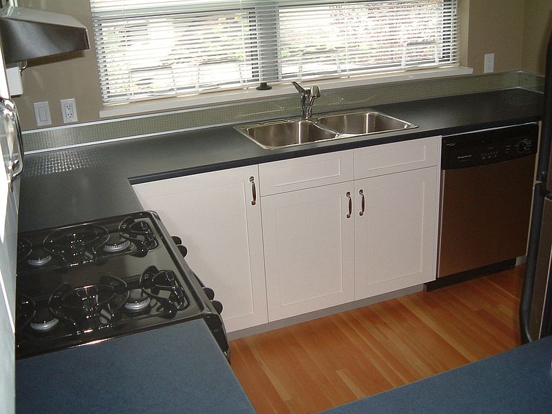Victoria Townhouse for rent - 2 Bedrooms — photo 3